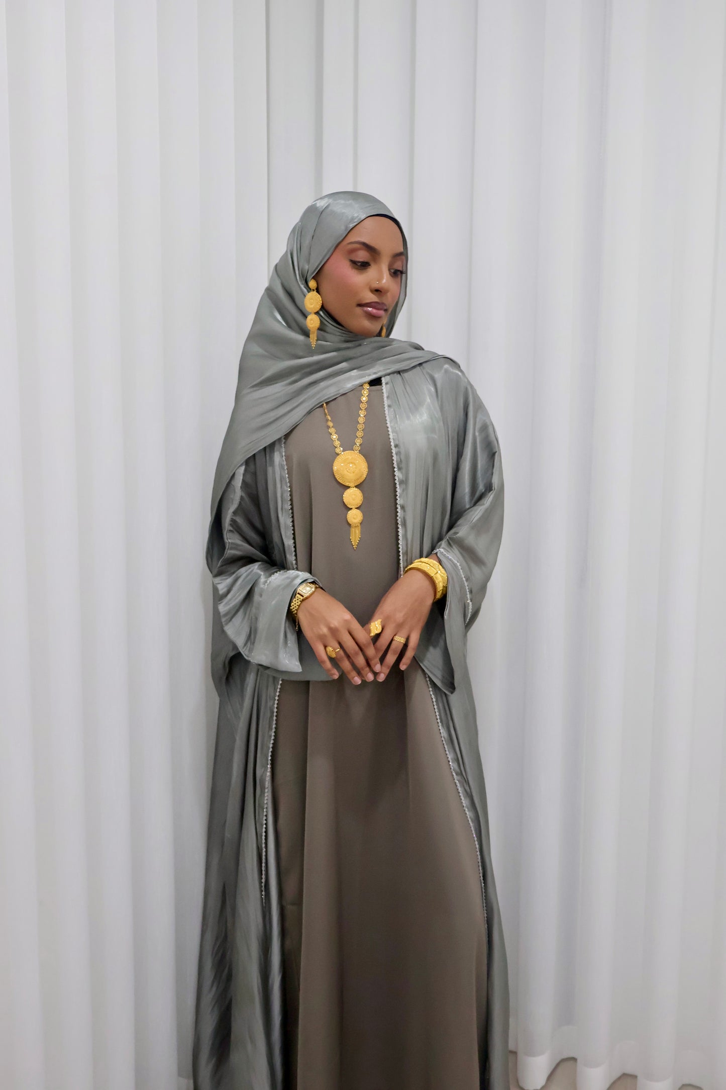 Loujain Luxe Abaya | Grey Cloud